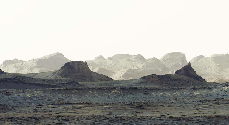 Good morning Mars! New image shows crisp view of morning light over ...