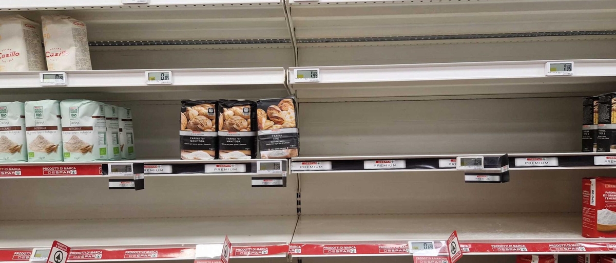 Protesta tir, mancano rifornimenti, scaffali vuoti nei supermercati in ...