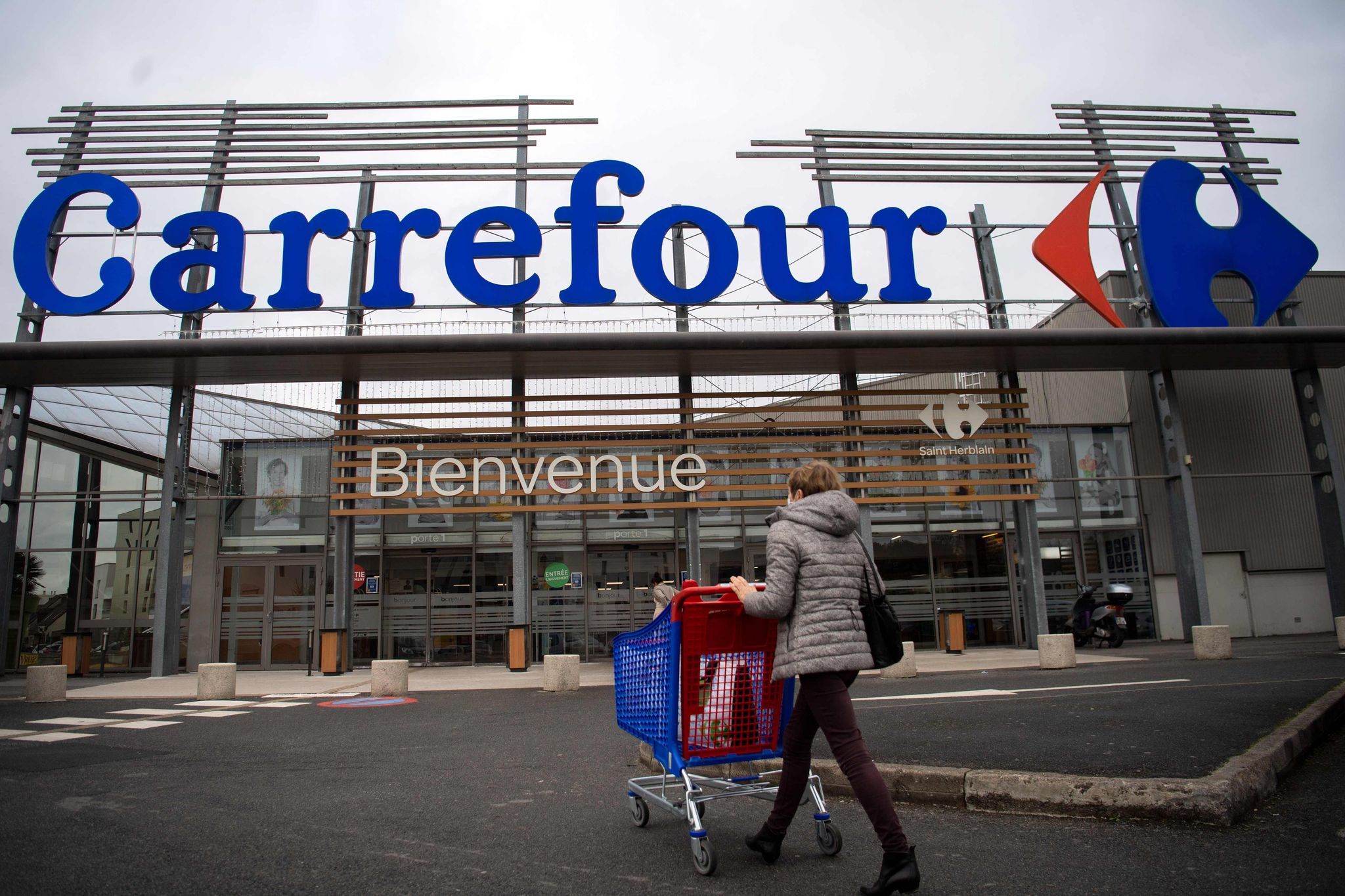French retailer Carrefour to buy food distributor Codifrance
