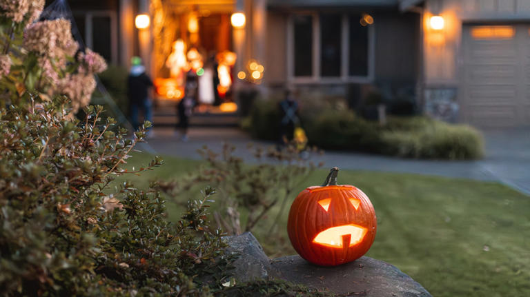 Transform pool noodles into a whimsical DIY pumpkin trellis for Halloween