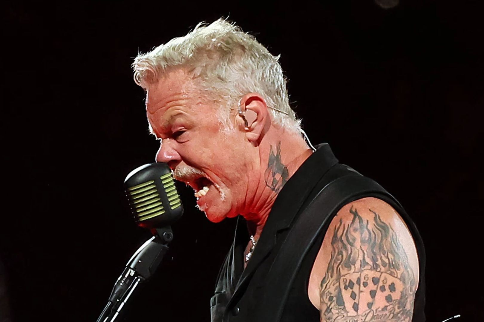 James Hetfield calls out other entertainers with an agenda at Metallica ...