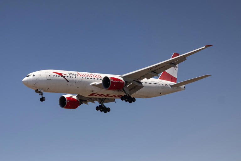 Airline gives update after bomb threat forces Israel flight to divert