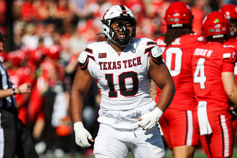 JC French IV has 4 TD passes as Cincinnati stuns No. 8 Texas Tech 37-24