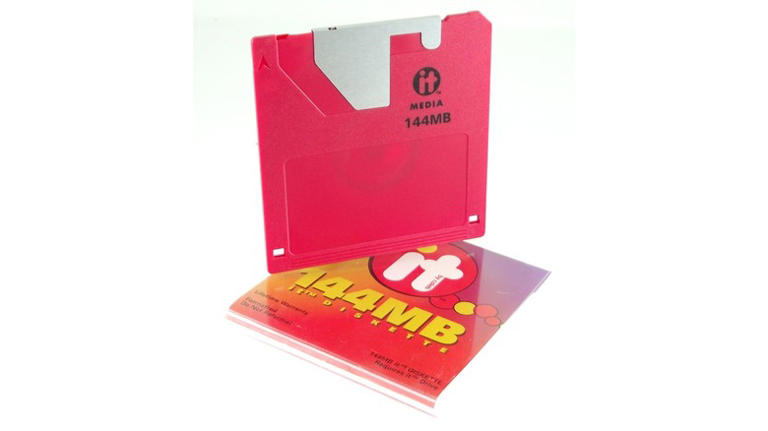 14 forgotten technologies that tried to replace the floppy disk