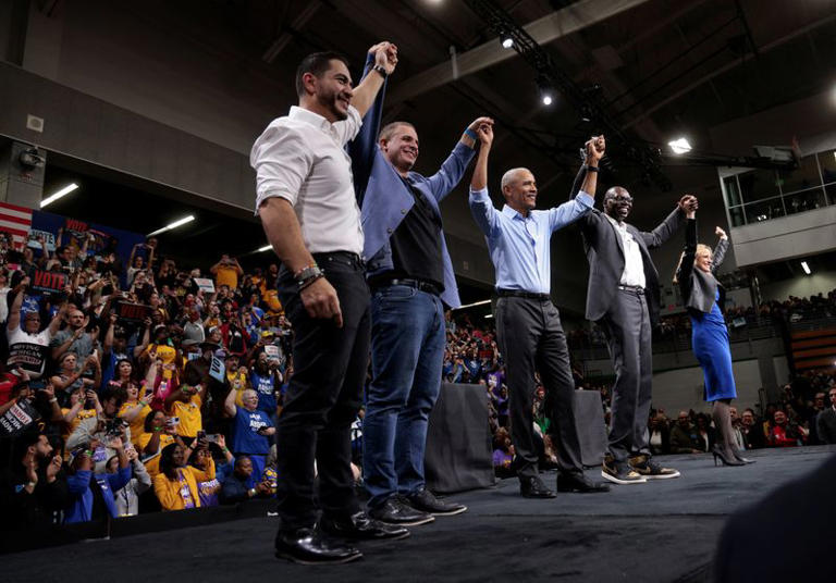 Former US President Barack Obama campaigns with Democratic US Senate nominee Abdul El-Sayed, Democratic gubernatorial candidate Jocelyn Benson, nominee for Michigan Attorney General Eli Savit, and nominee for Michigan Secretary of State Garlin Gilchrist in Detroit, Michigan, US October 24, 2026. REUTERS/Rebecca Cook