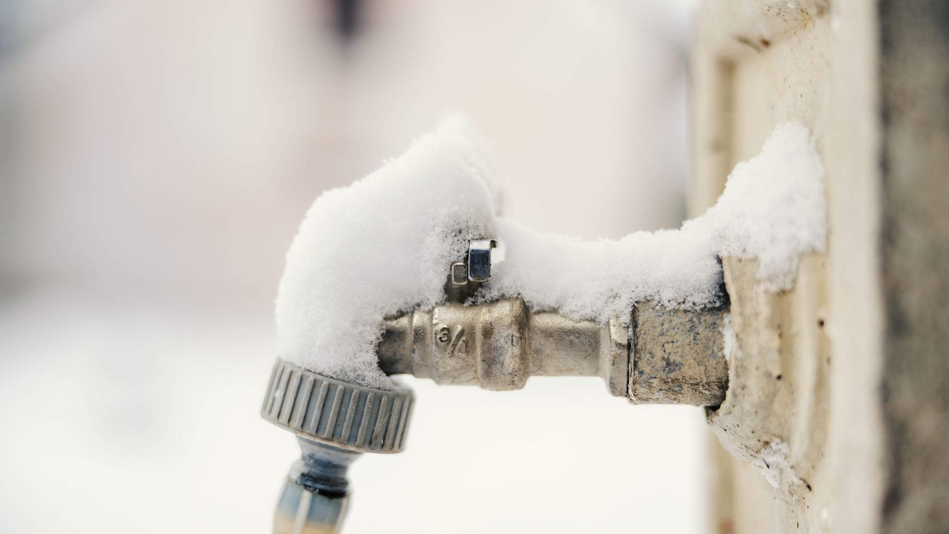 This cover helps protect outdoor faucets from winter frost and freezing ...