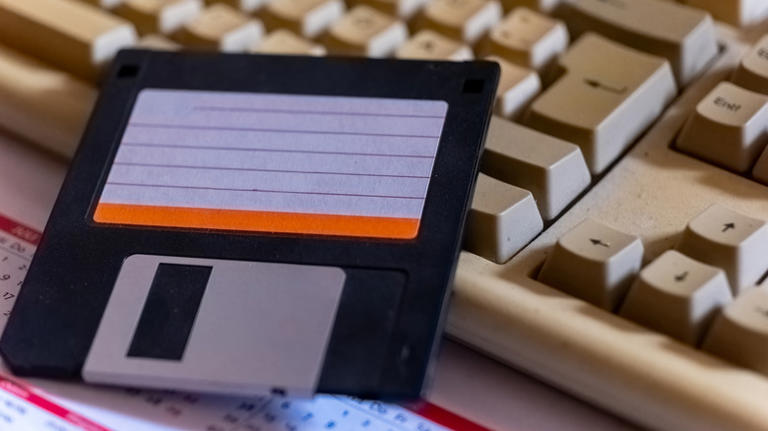 14 forgotten technologies that tried to replace the floppy disk