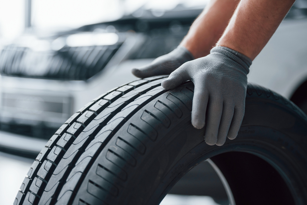 Your tyres tell you when they are finished and the indicator is built ...