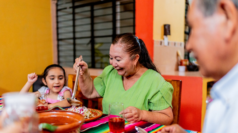 10 unspoken rules when dining in Mexico