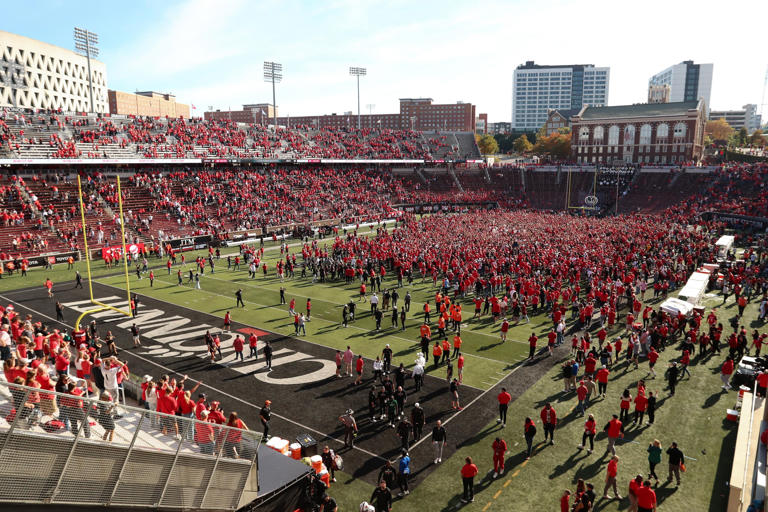Cincinnati stuns undefeated Texas Tech 37-24 for first top 10 win since ...