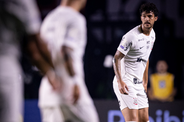 Zagueiro retorna à liderança da artilharia do Corinthians em derrota ...