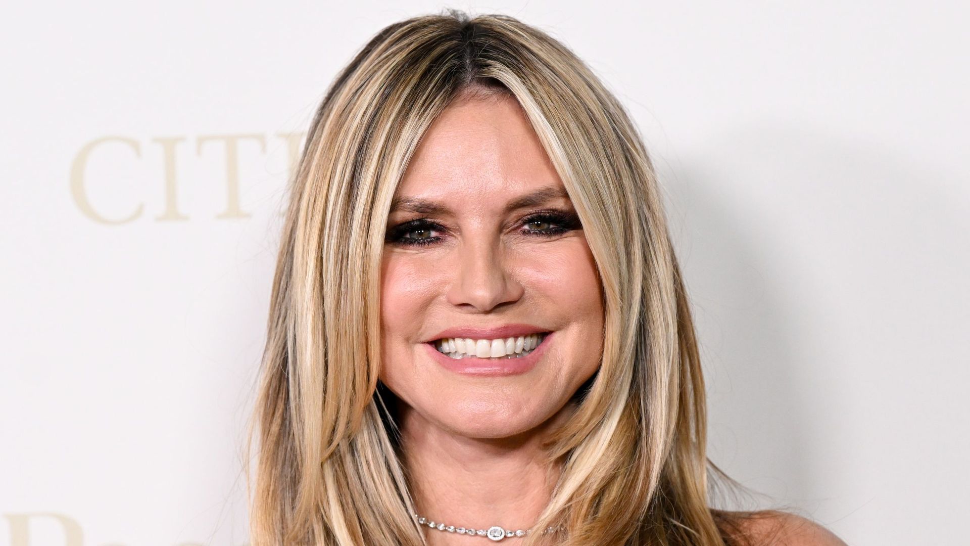 Heidi Klum’s minimalist Christmas tree rewrites the rules of holiday ...