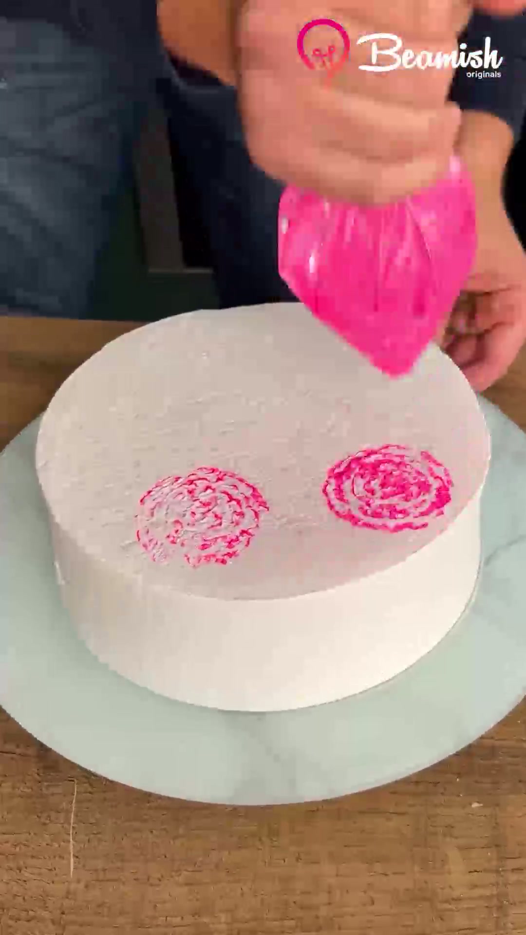 Cake decoration hacks that turn simple cakes into stunning creations # ...
