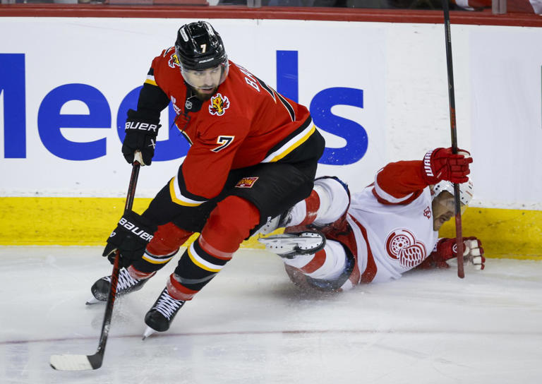 Farabee, Cooley lead Flames to third straight win with 4-1 decision ...