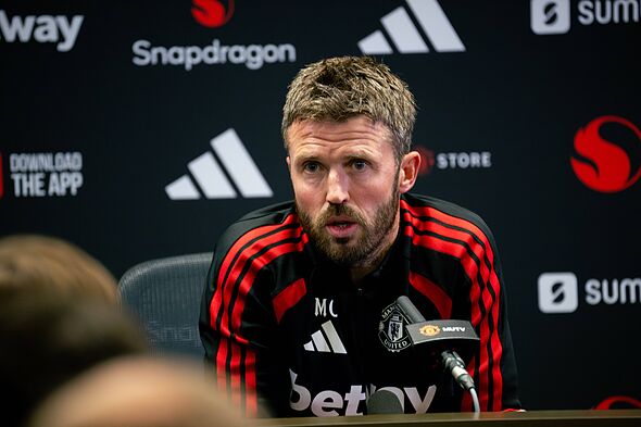 Michael Carrick makes new Man Utd transfer statement and responds to ...