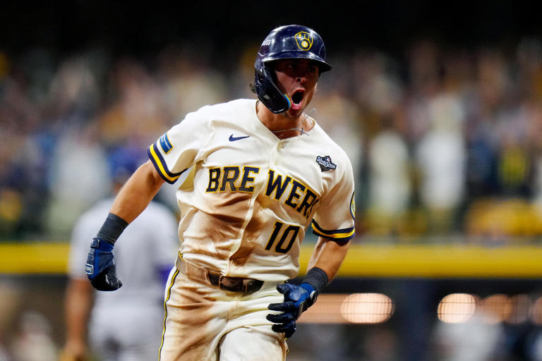Brewers erase four-run deficit, take 2-0 World Series lead