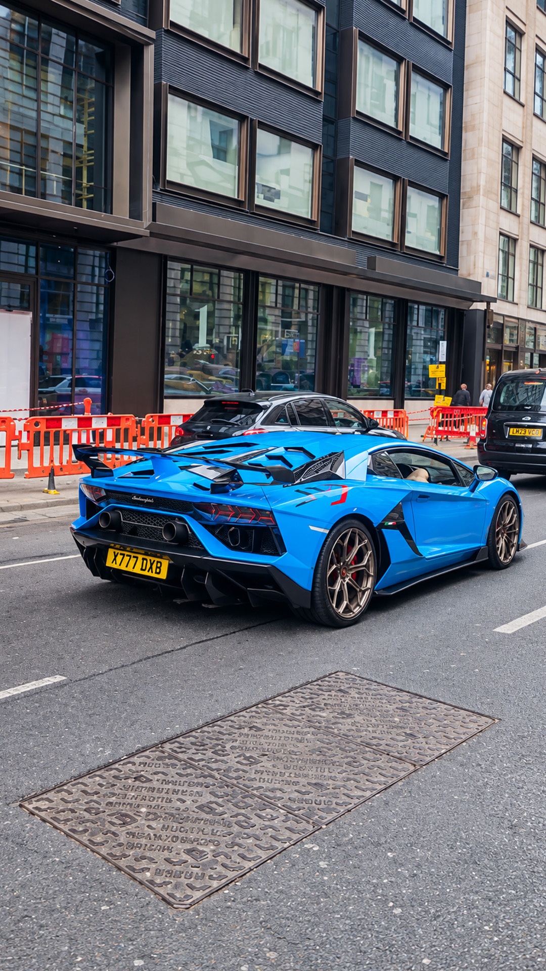 This blue Lamborghini is simply irresistible