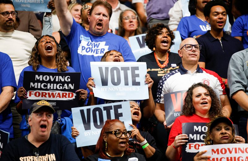 Supporters cheer during a campaign rally for Democratic US Senate nominee Abdul El-Sayed and Democratic gubernatorial candidate Jocelyn Benson in Detroit, Michigan, US, October 24, 2026. REUTERS/Rebecca Cook