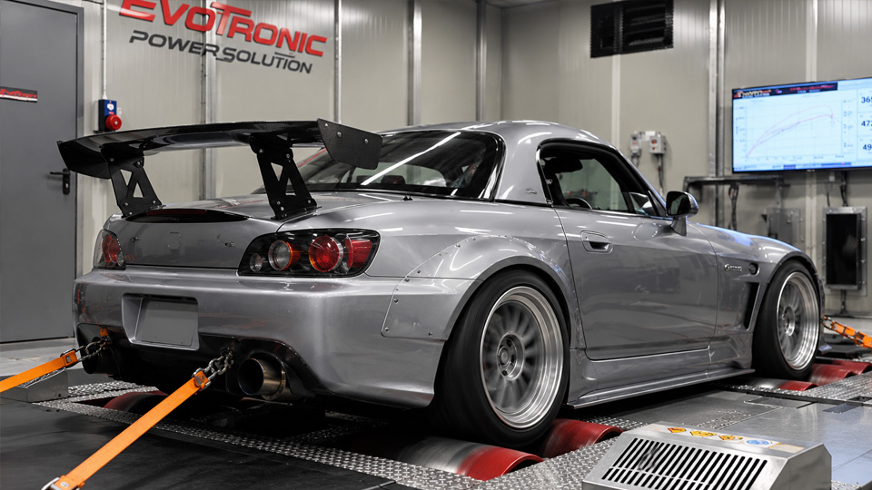 Supercharged Honda S2000 screams during incredible VTEC dyno pulls