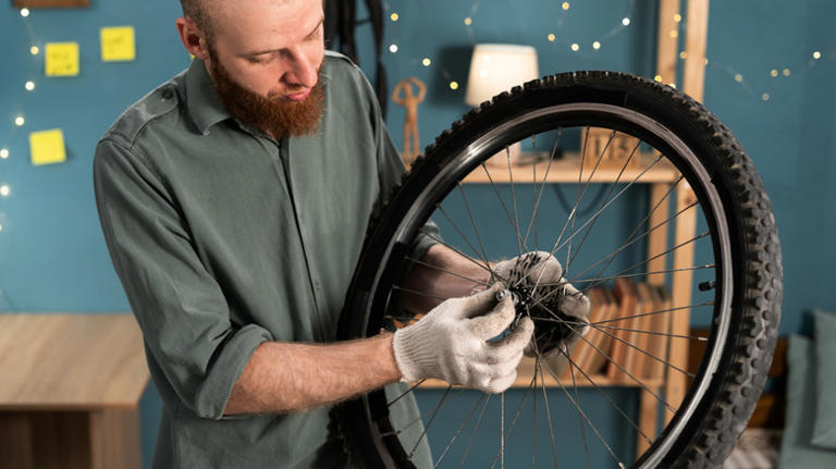 Stop tossing old bike wheels: make rustic wall storage shelves instead