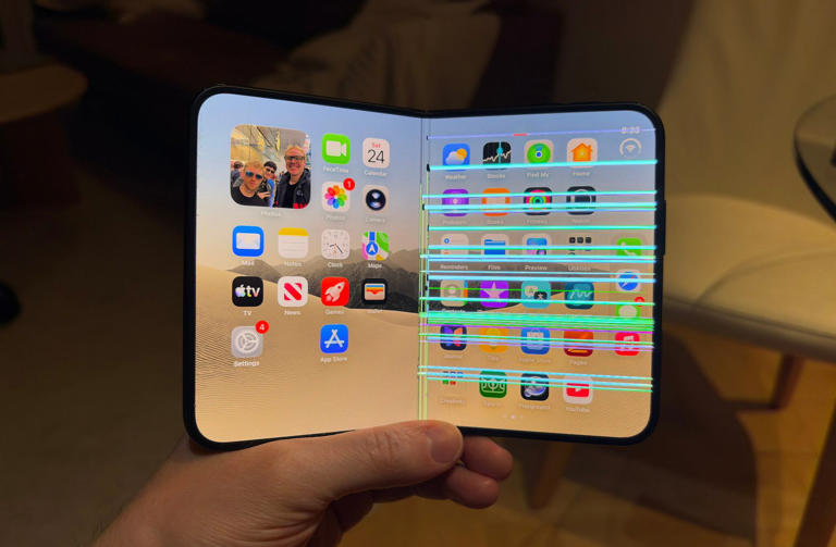 Apple to replace iPhone Duo handsets with screen issues