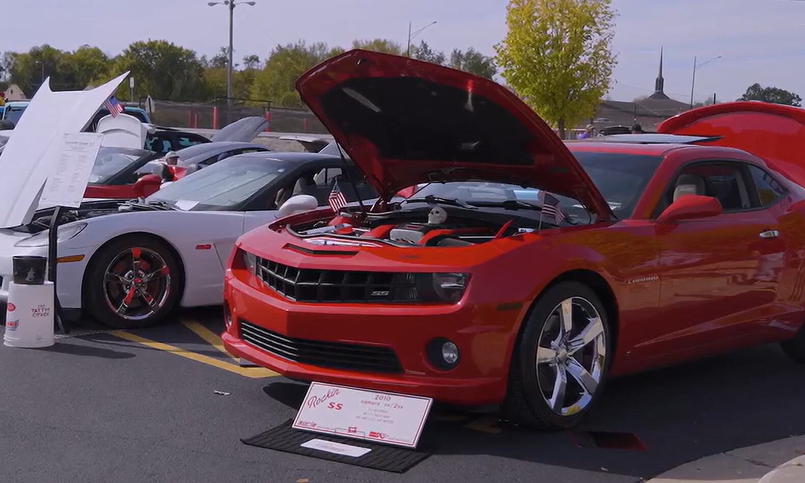 Ozark, Mo., community comes together for trunk-or-treat, toy drive ...