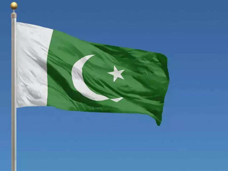 Pakistan reopens Iran border crossing after week-long suspension of trade