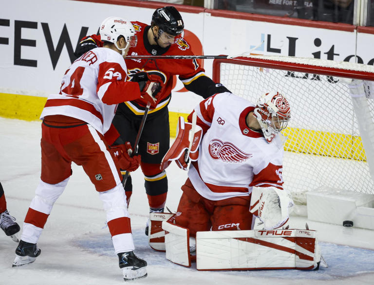 Farabee, Cooley lead Flames to third straight win with 4-1 decision ...