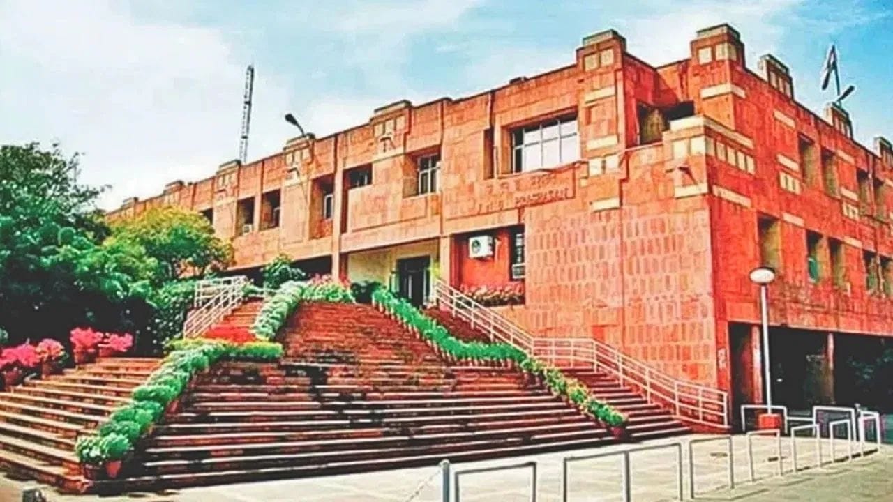 'Free Umar Khalid', 'Long live Naxalbari' graffiti at JNU sparks row ...