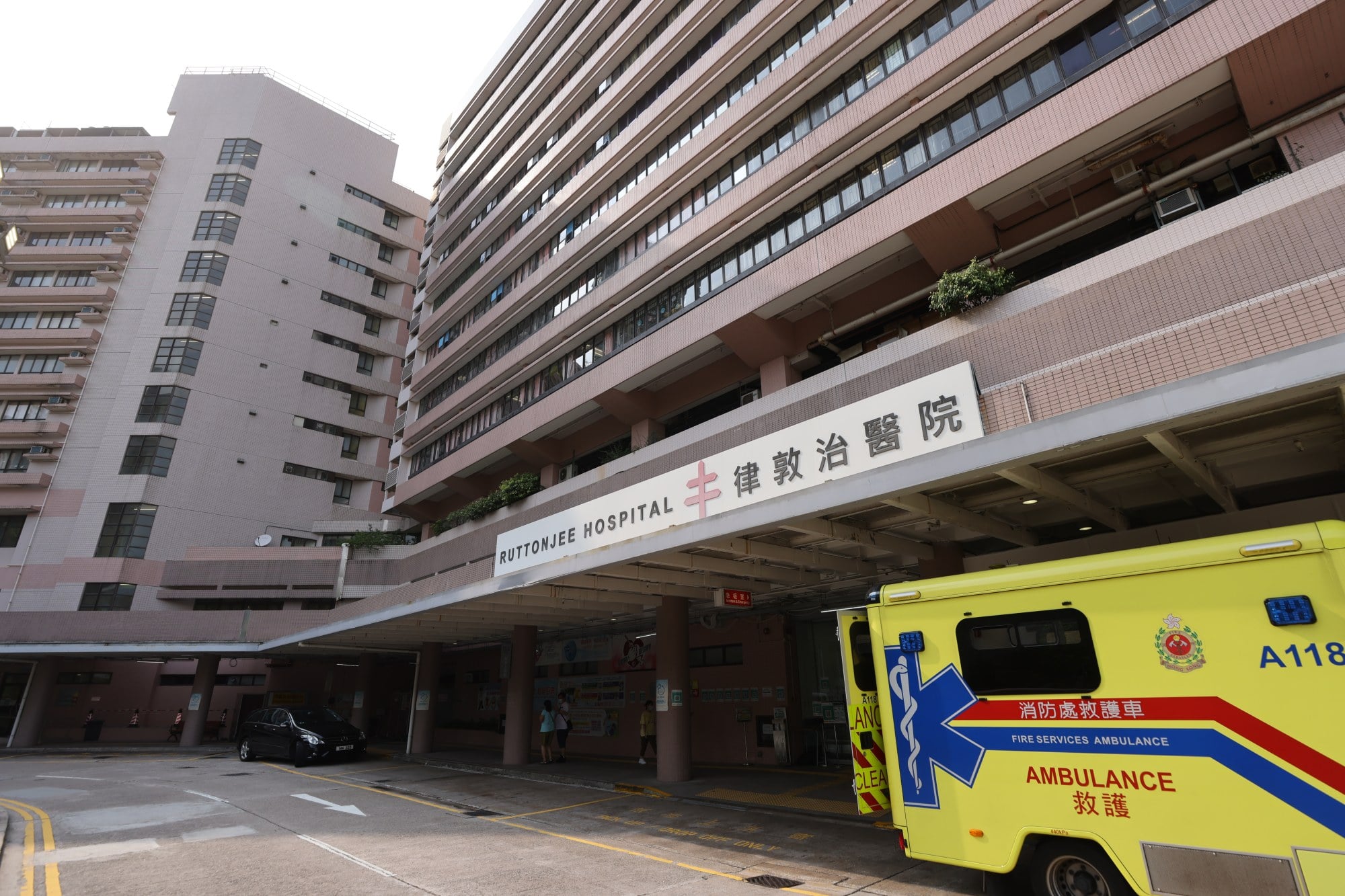 Veteran Hong Kong stock commentator Louie Shum dies aged 66