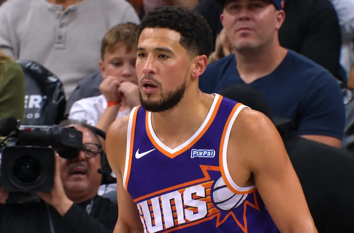 Devin Booker (43 points) en démonstration face à l’équipe B des Warriors