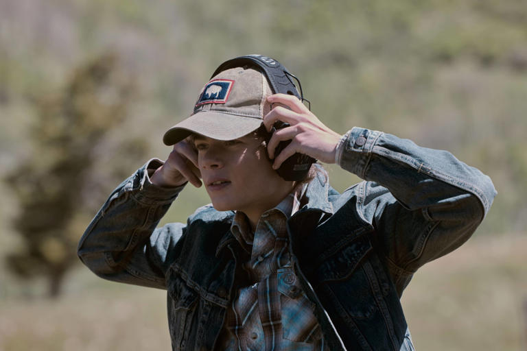 Kayce and Andrea hunt down a notorious bomber in 'Marshals' episode ...