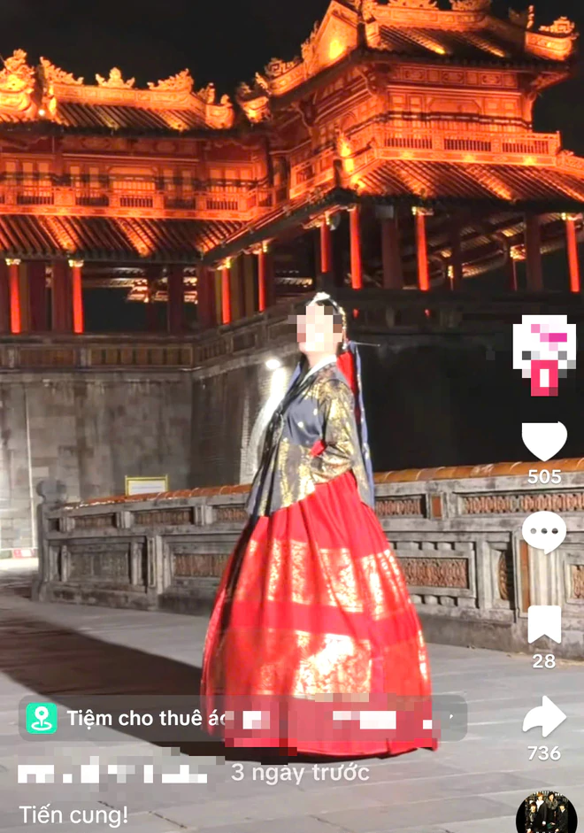 Người mẫu mặc hanbok ở Ngọ Môn gây tranh cãi: Cần chọn trang phục phù hợp khi tham quan di sản cung đình