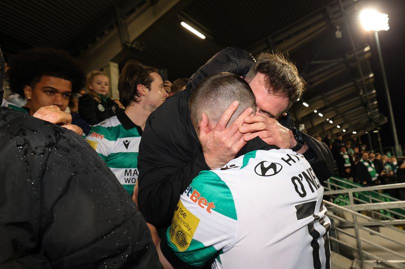 Stephen Bradley hails 'incredible' Gary O'Neill on return 12 after ...