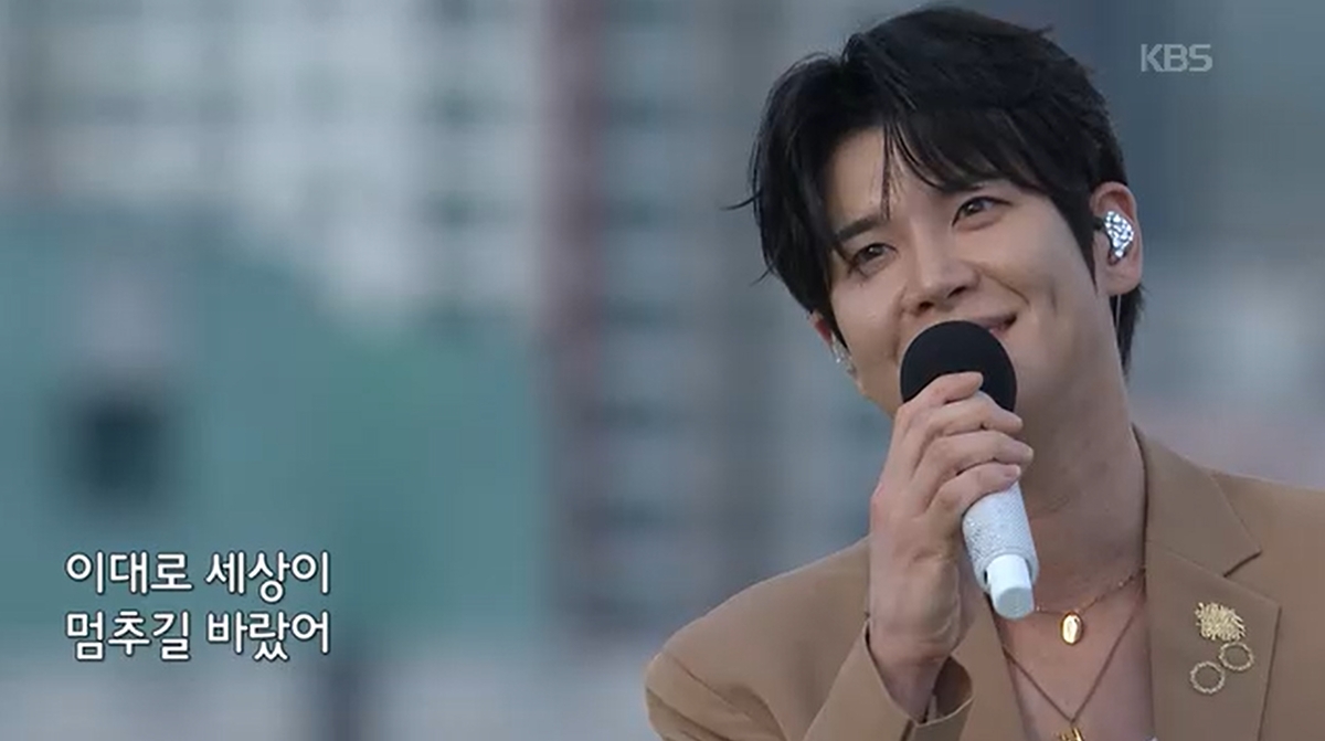 Jang Han-byul makes his first appearance as a celebratory guest singer ...