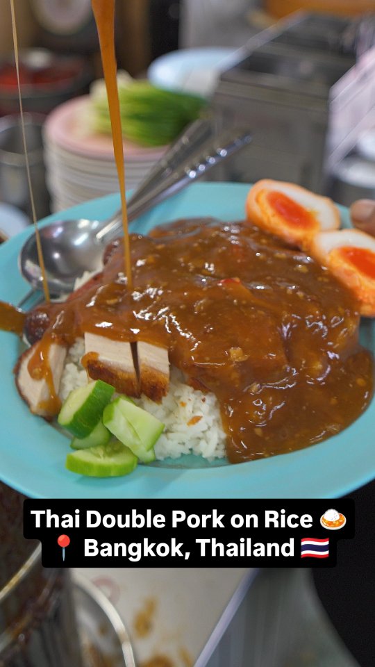 Thai khao moo dang moo grob rice
