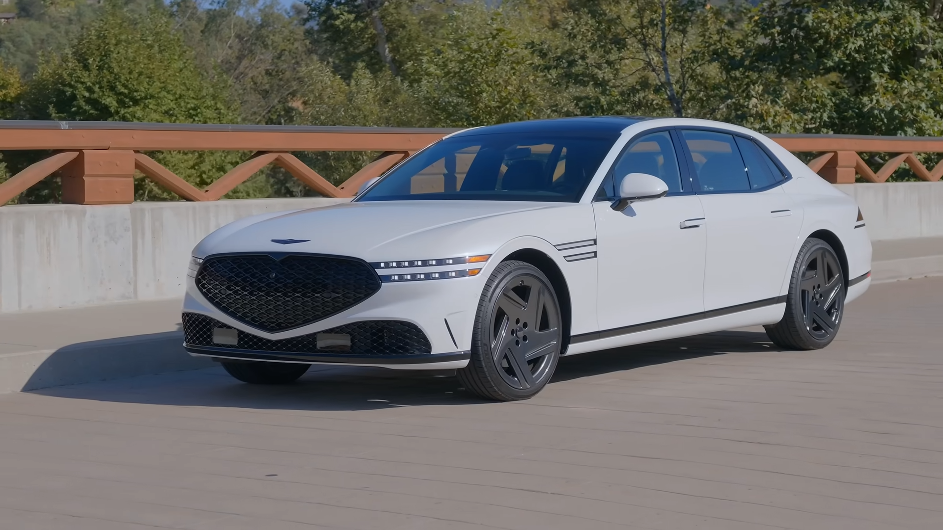 Can the Genesis G90 beat a Mercedes S-Class?
