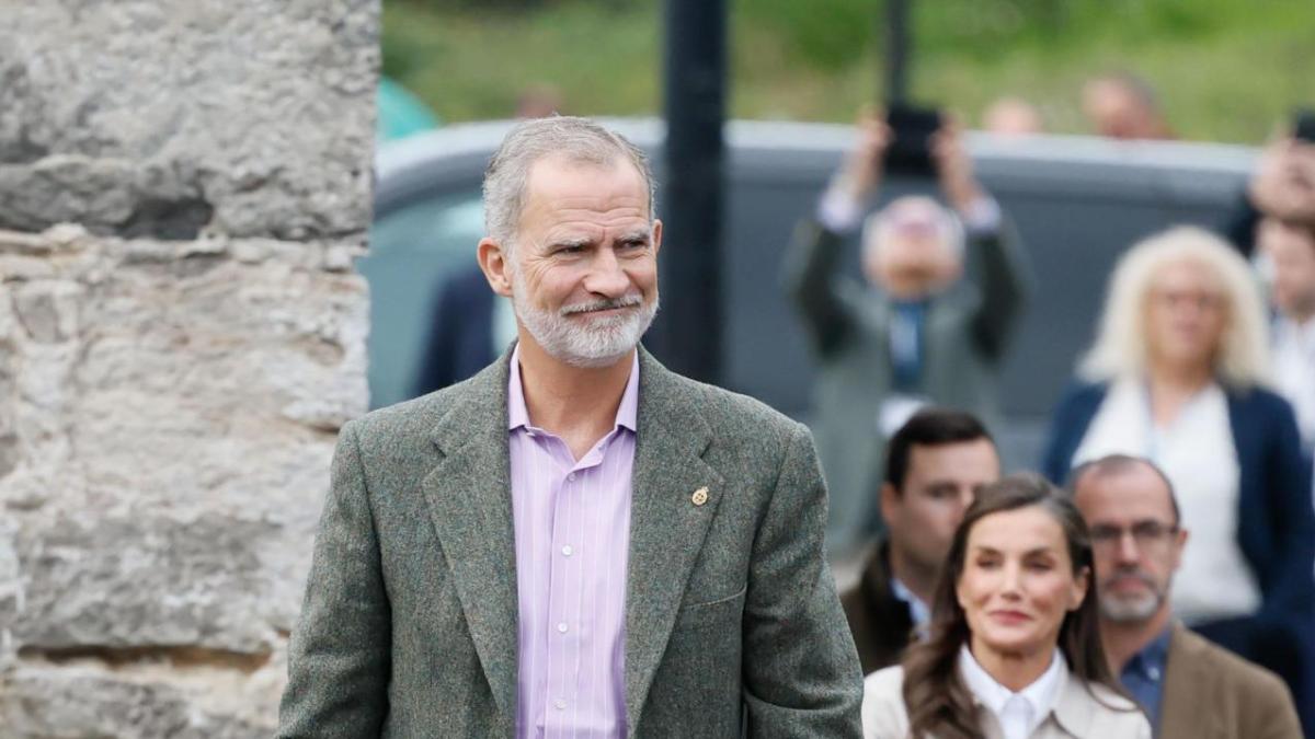 El rey aprovecha el viaje a Asturias para que el doctor Fernández Vega ...