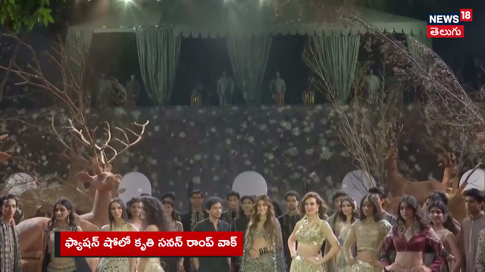 Kriti Sanon ramp walk in Delhi fashion show | ఫ్యాషన్ షోలో కృతి సనన్ ...