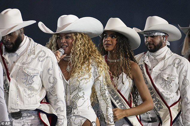 Beyonce's look-alike daughter Blue Ivy, 14, joins dad Jay-Z on stage at ...