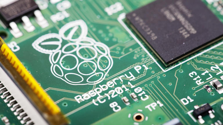 Everything you need in a Raspberry Pi starter kit, according to users