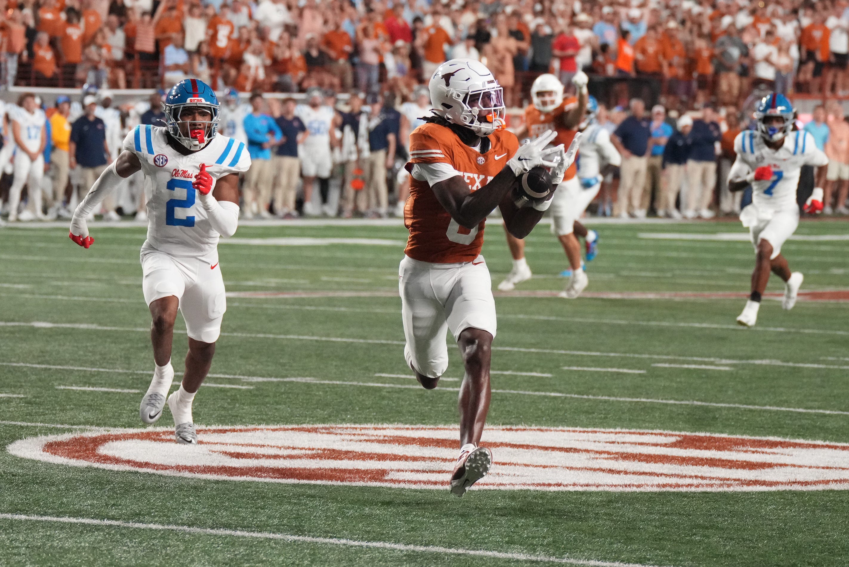 Cam Coleman injury update: Texas football WR lands hard on shoulder ...