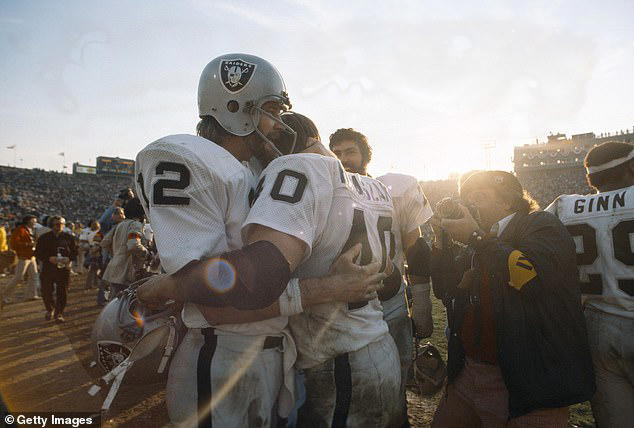 Raider Nation bids farewell to Super Bowl champion Pete Banaszak as the ...