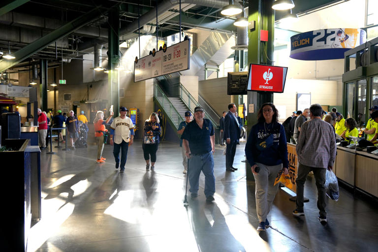 Another over-capacity crowd for Brewers' World Series game 2