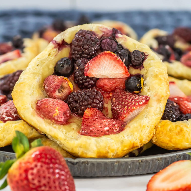🧸 Tea party foods: Dainty sandwiches, sweets & sips