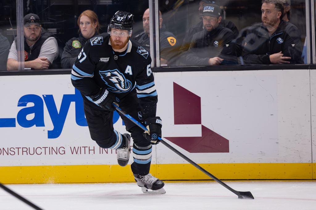 Dmitri Simashev scores his second goal in OT as Mammoth beat Lightning 5-4