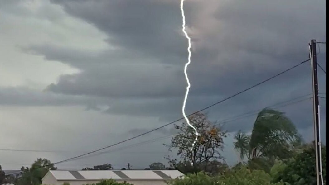 Car crushed by tree limb, lightning and 98 km winds in SA