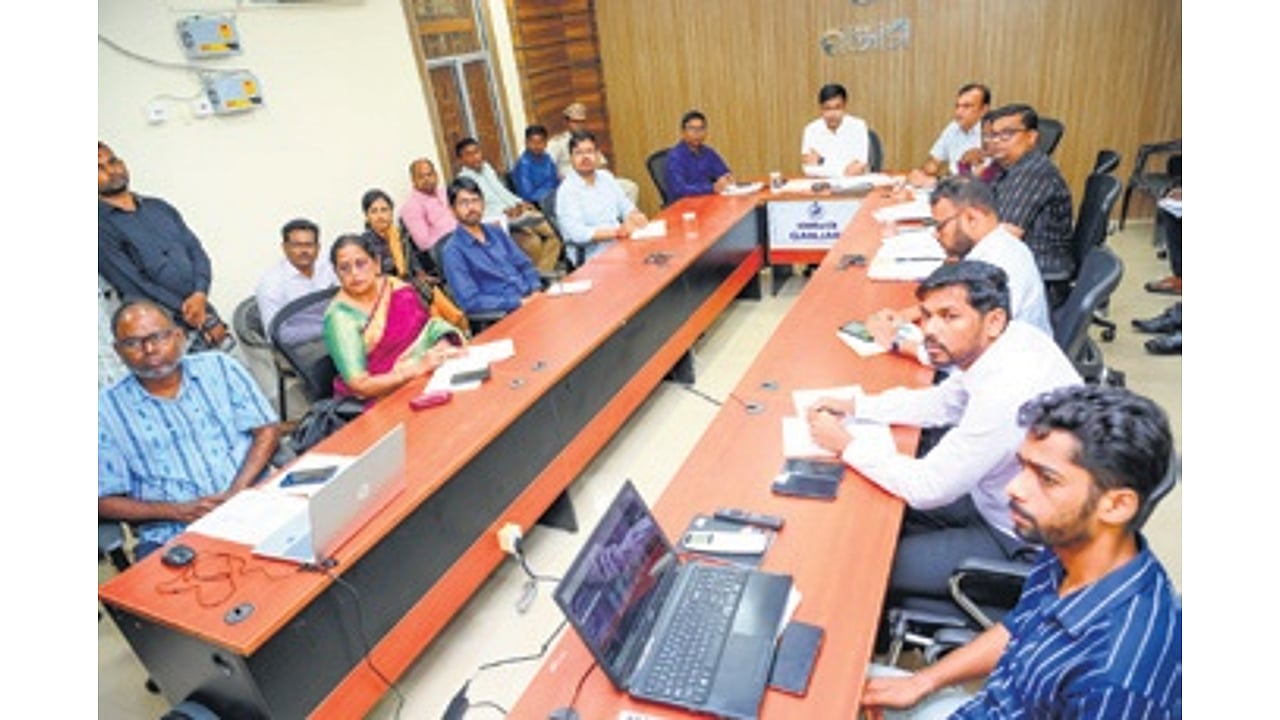 Odisha districts step up vigil to handle cyclone threat