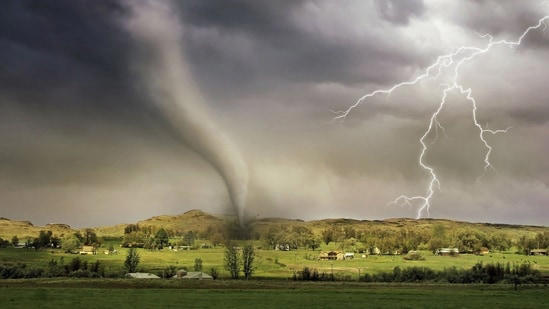 Confirmed tornado touchdown causes destruction in Santa Fe; knocked ...