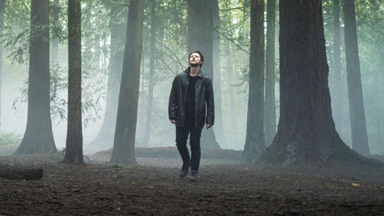 The Matrix star's near-perfect 8-part crime thriller is already one of ...
